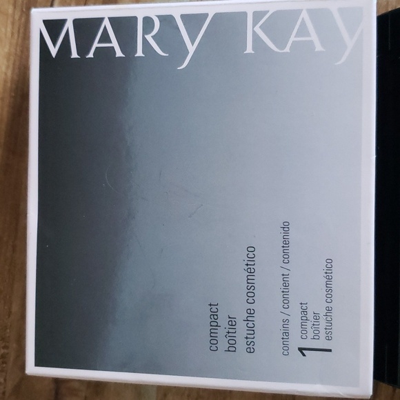 Mary Kay Compact - Picture 2 of 7